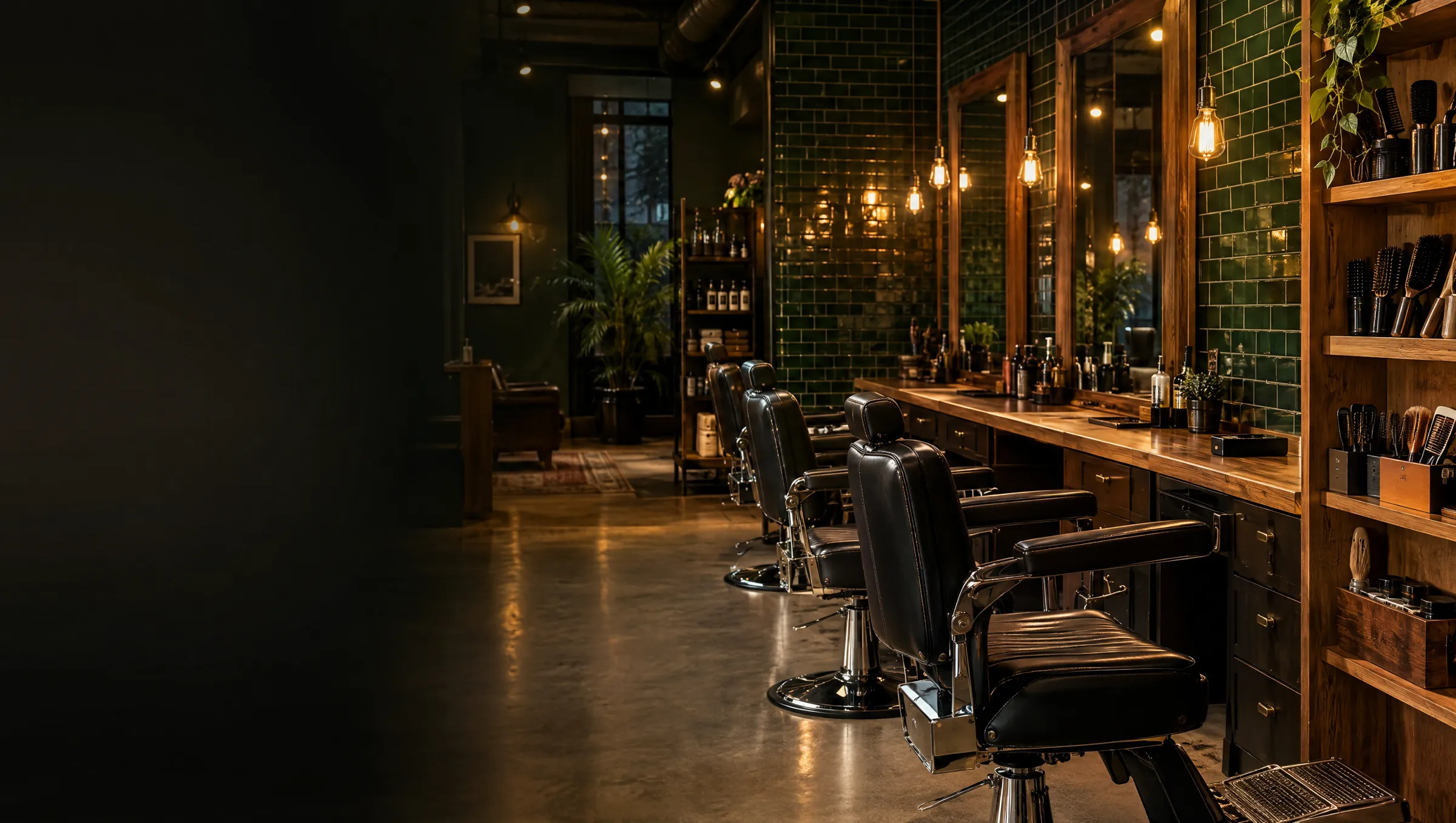 Symbolbild: Stilvoller Barbershop am Abend